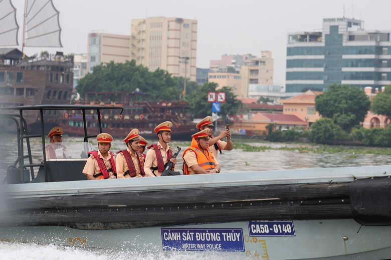 Đầu tư x&acirc;y dựng cảng, bến thủy v&agrave; trang bị t&agrave;u tuần tra cho Cảnh s&aacute;t đường thủy- Ảnh 1.