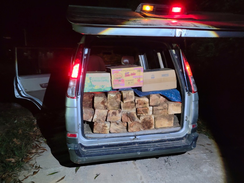 Đắk Lắk: Nổ s&uacute;ng chỉ thi&ecirc;n ngăn chặn &ocirc; t&ocirc; chở gỗ lậu trong đ&ecirc;m- Ảnh 1.