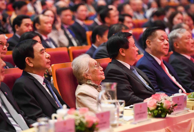 Tổng Bí thư Tô Lâm nêu 5 định hướng lớn đưa ngành Ngoại giao hoàn thành sứ mệnh lịch sử- Ảnh 2. Tổng Bí thư Tô Lâm nêu 5 định hướng lớn đưa ngành Ngoại giao hoàn thành sứ mệnh lịch sử- Ảnh 2.