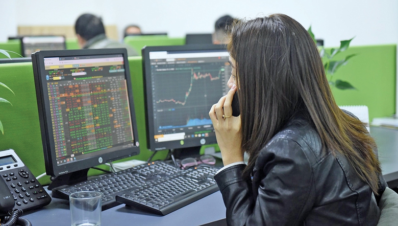 Thuế quá cao, chứng khoán có giảm hấp dẫn?- Ảnh 1. Thuế quá cao, chứng khoán có giảm hấp dẫn?- Ảnh 1.