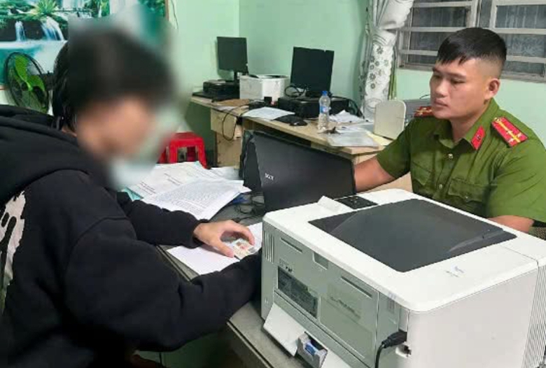 Sập bẫy tội phạm c&ocirc;ng nghệ cao lừa bắt c&oacute;c online, nam sinh 2007 được c&ocirc;ng an giải cứu- Ảnh 1.