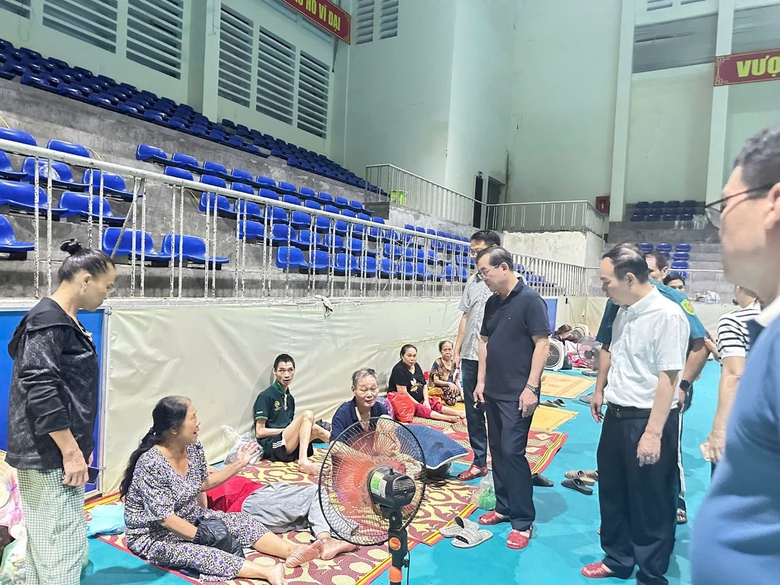 Nghệ An: Những suất cơm ấm t&igrave;nh nơi tr&aacute;nh tr&uacute; b&atilde;o- Ảnh 5.