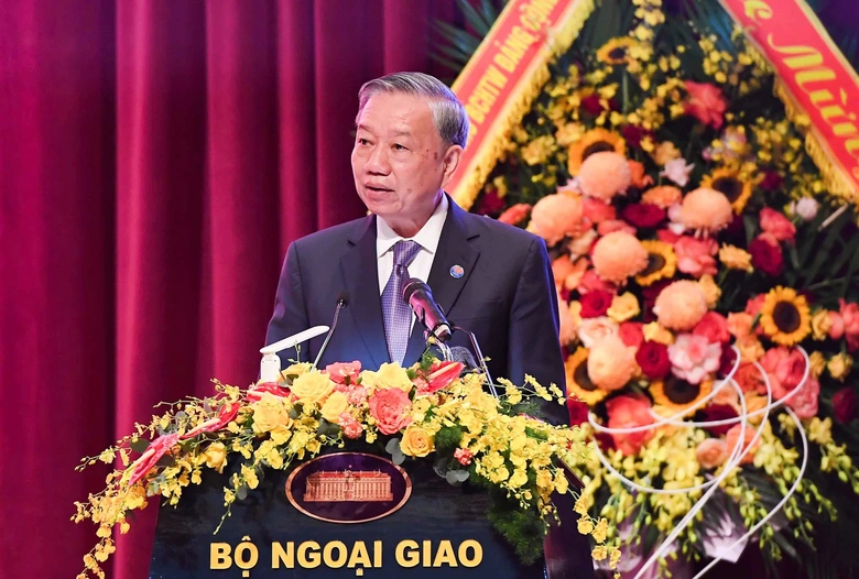 Tổng Bí thư Tô Lâm nêu 5 định hướng lớn đưa ngành Ngoại giao hoàn thành sứ mệnh lịch sử- Ảnh 1. Tổng Bí thư Tô Lâm nêu 5 định hướng lớn đưa ngành Ngoại giao hoàn thành sứ mệnh lịch sử- Ảnh 1.
