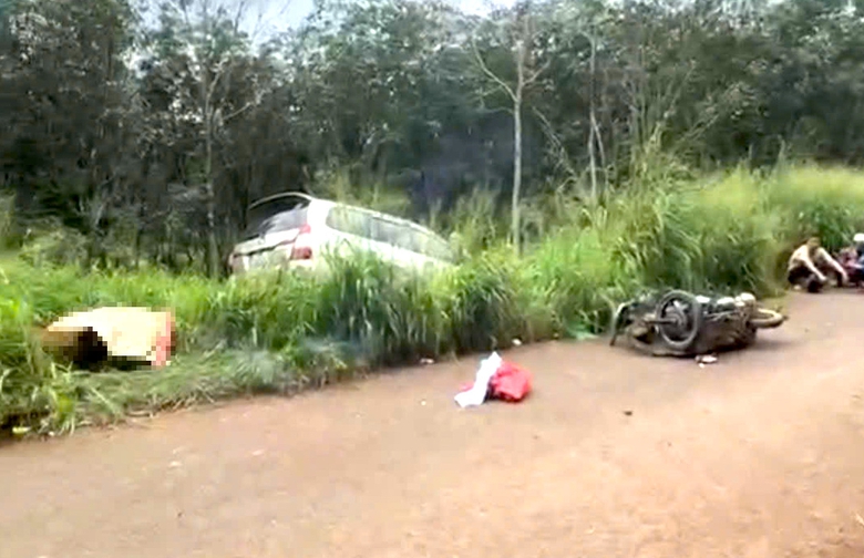 Đắk Lắk: Ô tô va chạm xe máy, một phụ nữ tử vong tại chỗ- Ảnh 1. Đắk Lắk: Ô tô va chạm xe máy, một phụ nữ tử vong tại chỗ- Ảnh 1.