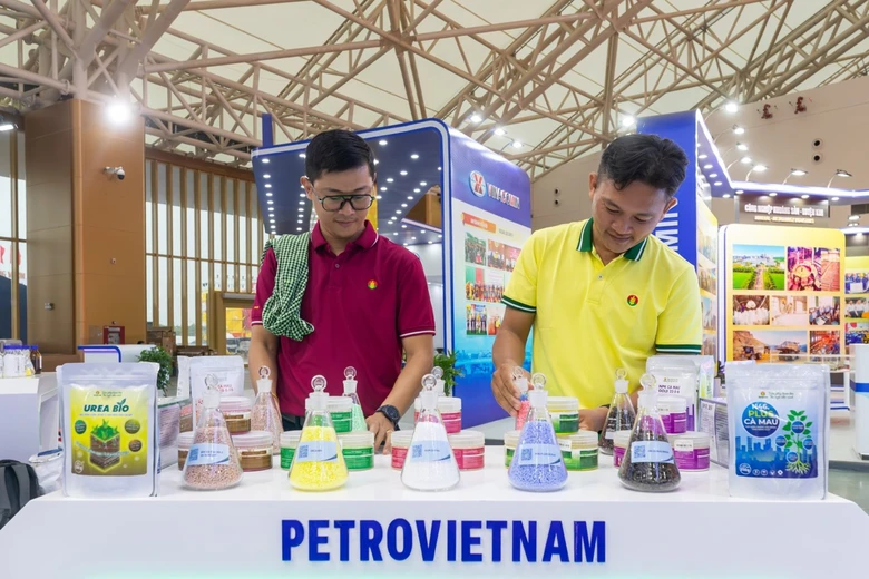 "Petrovietnam - Giữ lửa di sản, kiến tạo năng lượng quốc gia"- Ảnh 4. "Petrovietnam - Giữ lửa di sản, kiến tạo năng lượng quốc gia"- Ảnh 4.
