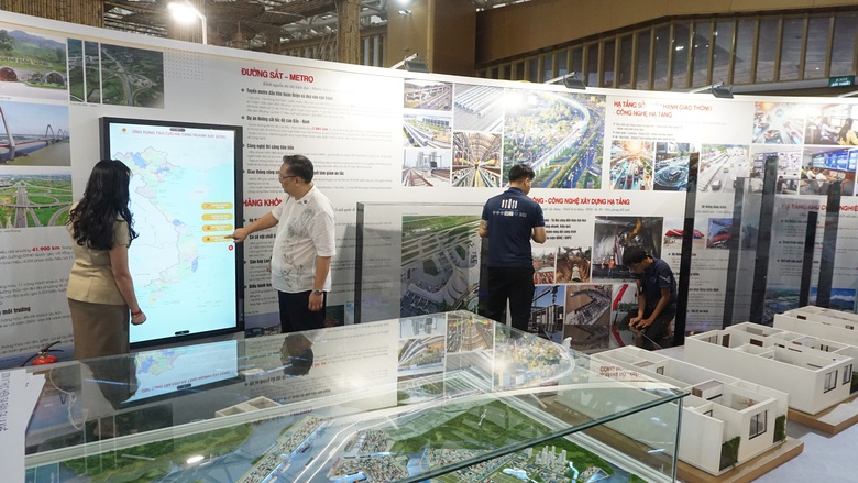 Tự h&agrave;o được g&oacute;p sức cho triển l&atilde;m trưng b&agrave;y th&agrave;nh tựu 80 năm của ng&agrave;nh X&acirc;y dựng- Ảnh 4.