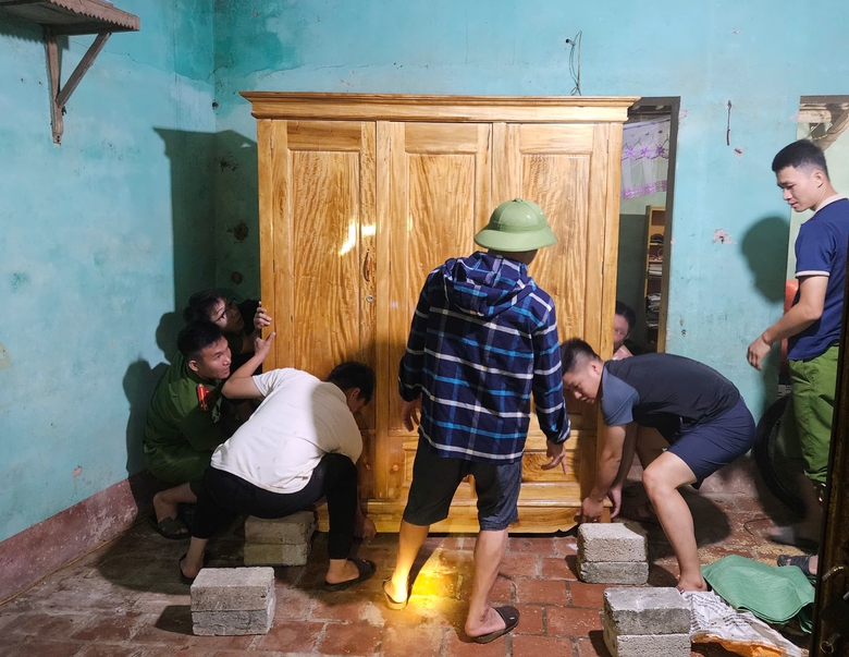 Vỡ k&ecirc;nh, một x&atilde; ở Thanh Ho&aacute; l&ecirc;n phương &aacute;n sơ t&aacute;n d&acirc;n trong đ&ecirc;m- Ảnh 2.