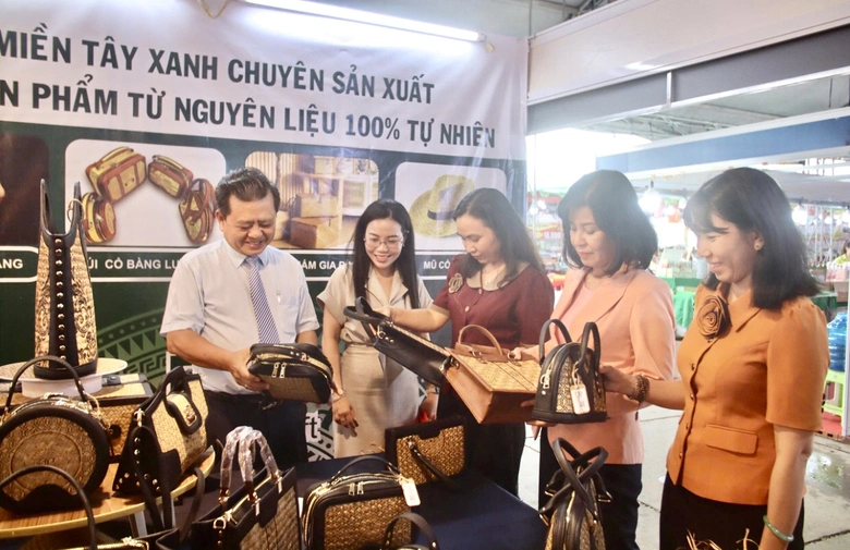 T&acirc;y Ninh khai mạc triển l&atilde;m th&agrave;nh tựu kinh tế &ndash; x&atilde; hội mừng Quốc kh&aacute;nh 2/9- Ảnh 1.