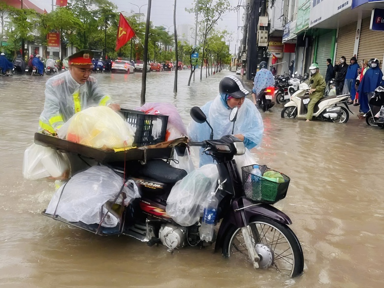 H&agrave; Nội: V&ugrave;ng ven đ&ocirc; nước ngập trắng trời, ch&iacute;nh quyền chủ động hỗ trợ người d&acirc;n- Ảnh 21.