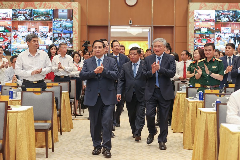 Thủ tướng: Thần tốc xóa hơn 330.000 nhà tạm, dột nát là một kỳ tích- Ảnh 2. Thủ tướng: Thần tốc xóa hơn 330.000 nhà tạm, dột nát là một kỳ tích- Ảnh 2.