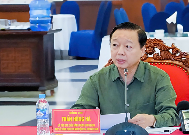 Ph&oacute; Thủ tướng Trần Hồng H&agrave;: Duy tr&igrave; lực lượng to&agrave;n hệ thống khắc phục hậu quả mưa b&atilde;o- Ảnh 1.