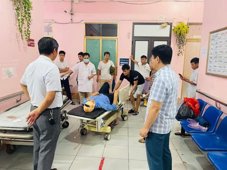 Ninh B&igrave;nh: Kh&aacute;m, chữa miễn ph&iacute; cho người bị thương do b&atilde;o số 5- Ảnh 1.