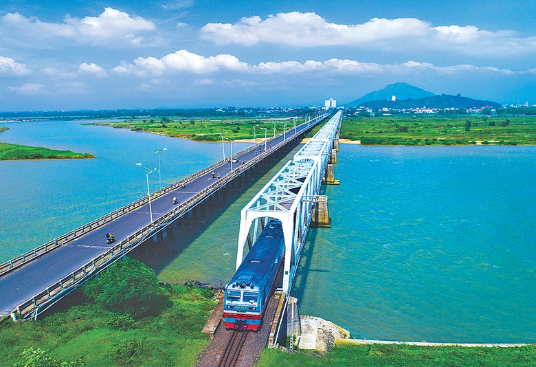 &ldquo;Chạy t&agrave;u kh&ocirc;ng ga&rdquo; v&agrave; dấu son 48 giờ xuy&ecirc;n Việt- Ảnh 2.