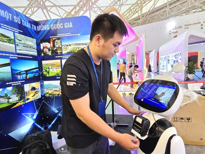 Tự h&agrave;o được g&oacute;p sức cho triển l&atilde;m trưng b&agrave;y th&agrave;nh tựu 80 năm của ng&agrave;nh X&acirc;y dựng- Ảnh 15.