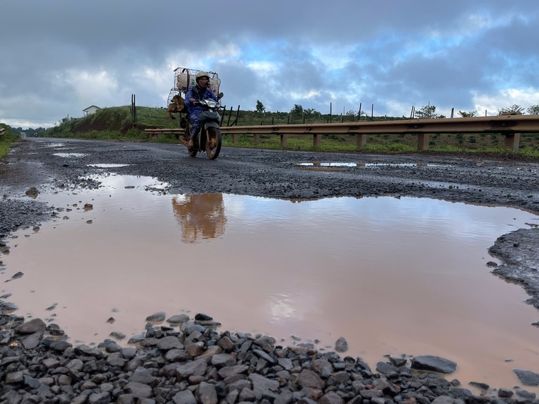 Gia Lai: Đường nối QL19 với đường Hồ Ch&iacute; Minh xuống cấp nghi&ecirc;m trọng- Ảnh 2.