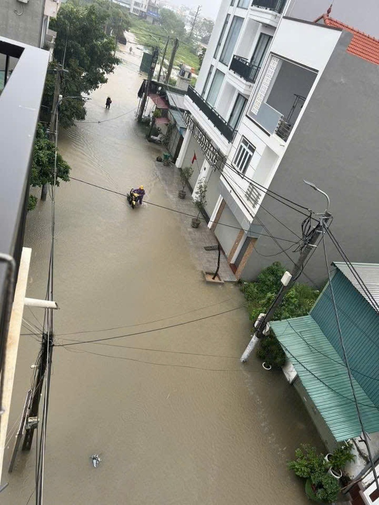 H&agrave; Nội: V&ugrave;ng ven đ&ocirc; nước ngập trắng trời, ch&iacute;nh quyền chủ động hỗ trợ người d&acirc;n- Ảnh 6.