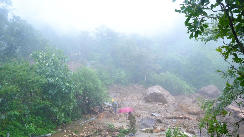 B&atilde;o số 5 g&acirc;y lũ lớn ở L&agrave;o Cai l&agrave;m 4 người thương vong, hơn 700 ng&ocirc;i nh&agrave; hư hỏng- Ảnh 1.