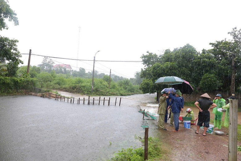 H&agrave; Nội: V&ugrave;ng ven đ&ocirc; nước ngập trắng trời, ch&iacute;nh quyền chủ động hỗ trợ người d&acirc;n- Ảnh 8.