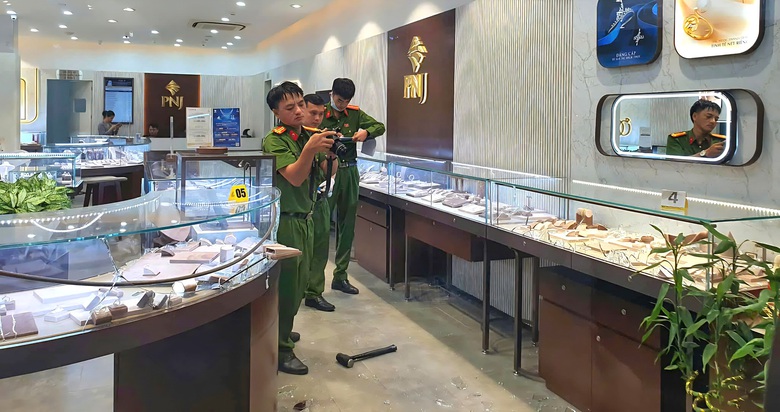 Bắt được nghi phạm cướp tiệm kim ho&agrave;n ở Đ&agrave; Nẵng- Ảnh 1.