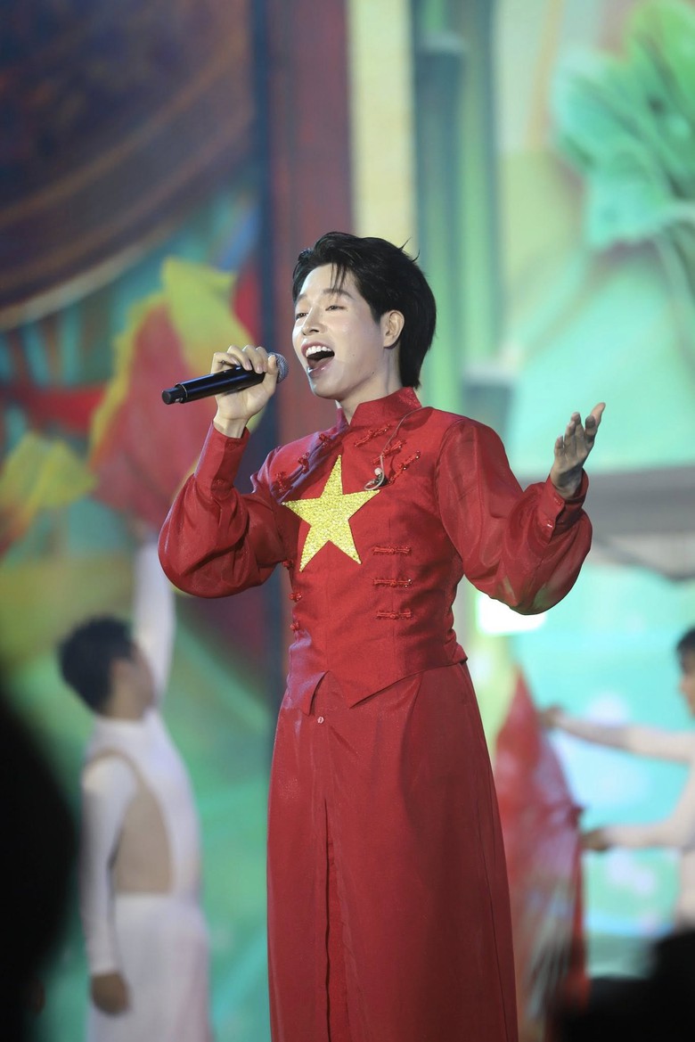 Concert "Việt Nam trong t&ocirc;i" quy&ecirc;n g&oacute;p 4,2 tỷ đồng ủng hộ đồng b&agrave;o miền Trung- Ảnh 5.