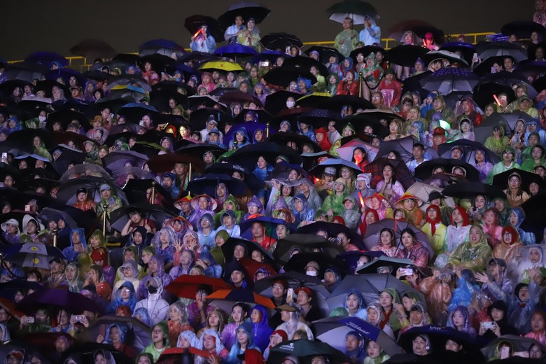 Concert "Việt Nam trong t&ocirc;i" quy&ecirc;n g&oacute;p 4,2 tỷ đồng ủng hộ đồng b&agrave;o miền Trung- Ảnh 7.