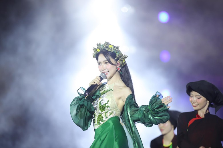 Concert "Việt Nam trong t&ocirc;i" quy&ecirc;n g&oacute;p 4,2 tỷ đồng ủng hộ đồng b&agrave;o miền Trung- Ảnh 6.