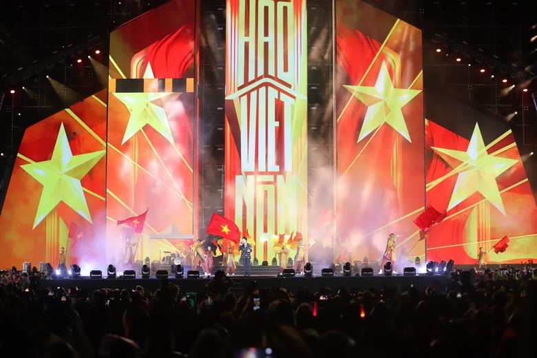 Concert "Việt Nam trong t&ocirc;i" quy&ecirc;n g&oacute;p 4,2 tỷ đồng ủng hộ đồng b&agrave;o miền Trung- Ảnh 2.