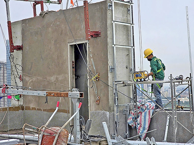 Mưu sinh giữa lưng chừng trời- Ảnh 2.