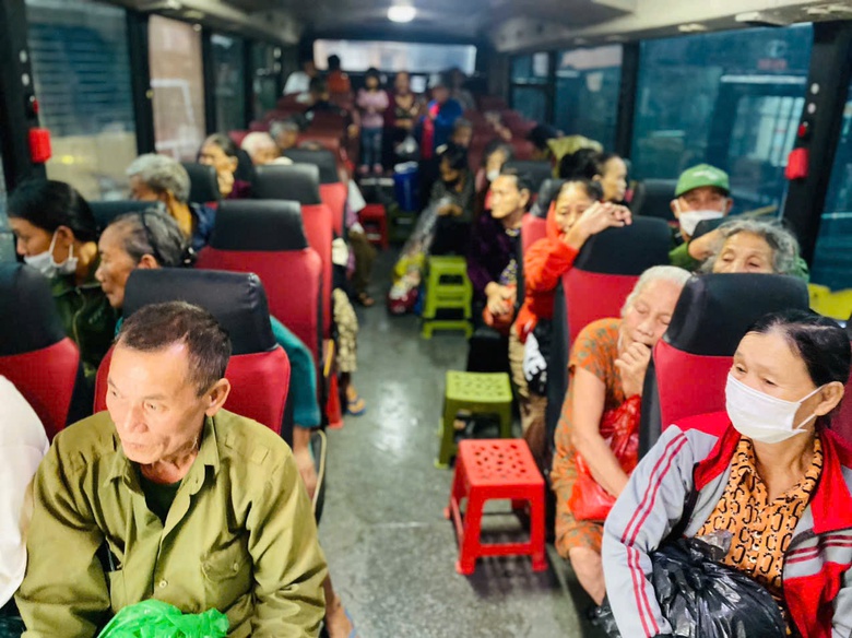 Chung tay khắc phục hậu quả, gi&uacute;p người d&acirc;n H&agrave; Tĩnh ổn định cuộc sống sau b&atilde;o số 5- Ảnh 3.