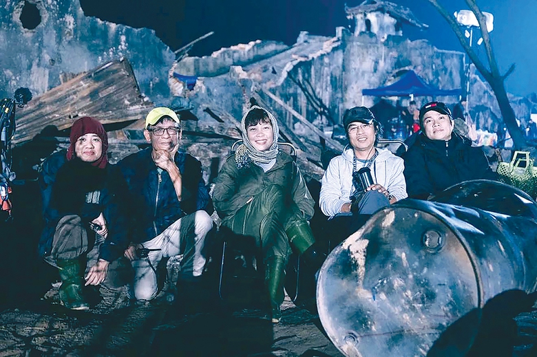 Đạo diễn, NSƯT Đặng Th&aacute;i Huyền: L&agrave;m phim chiến tranh để tr&acirc;n trọng h&ograve;a b&igrave;nh- Ảnh 2.