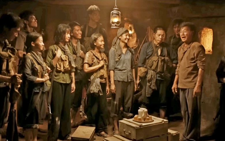 Đạo diễn, NSƯT Đặng Th&aacute;i Huyền: L&agrave;m phim chiến tranh để tr&acirc;n trọng h&ograve;a b&igrave;nh- Ảnh 4.