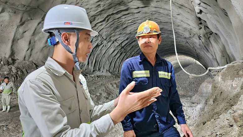 Ăn n&uacute;i ngủ rừng, đ&agrave;o hầm th&ocirc;ng cao tốc- Ảnh 4.