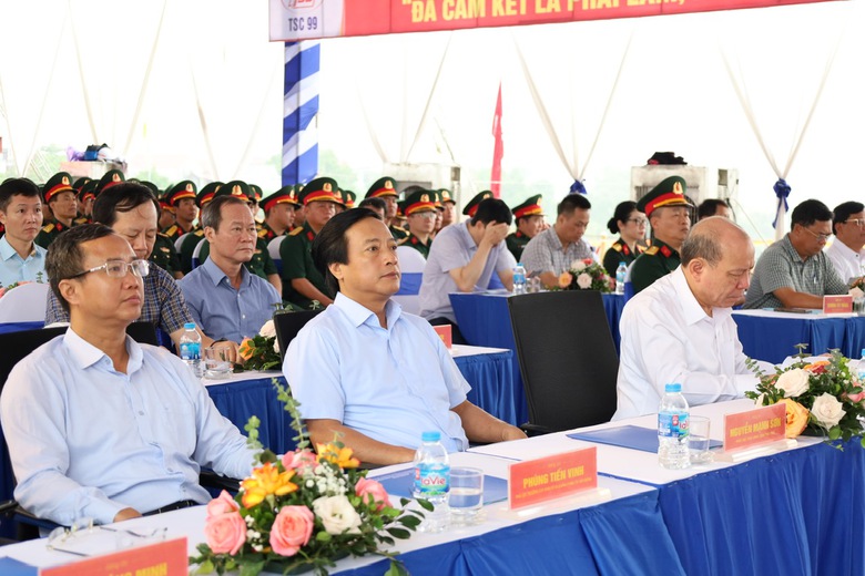 Hợp long cầu Phong Ch&acirc;u ở Ph&uacute; Thọ, nỗ lực th&ocirc;ng xe v&agrave;o đầu th&aacute;ng 10- Ảnh 3.