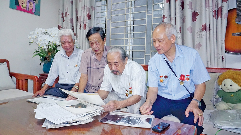 Thư &ldquo;Gửi người sau&rdquo; của chiến sĩ thủy l&ocirc;i mở luồng sống- Ảnh 1.