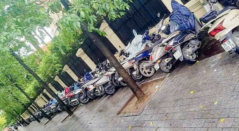 H&agrave; Nội: Xử phạt b&atilde;i tr&ocirc;ng xe tự ph&aacute;t gần Quảng trường Ba Đ&igrave;nh trước giờ sơ duyệt A80- Ảnh 1.