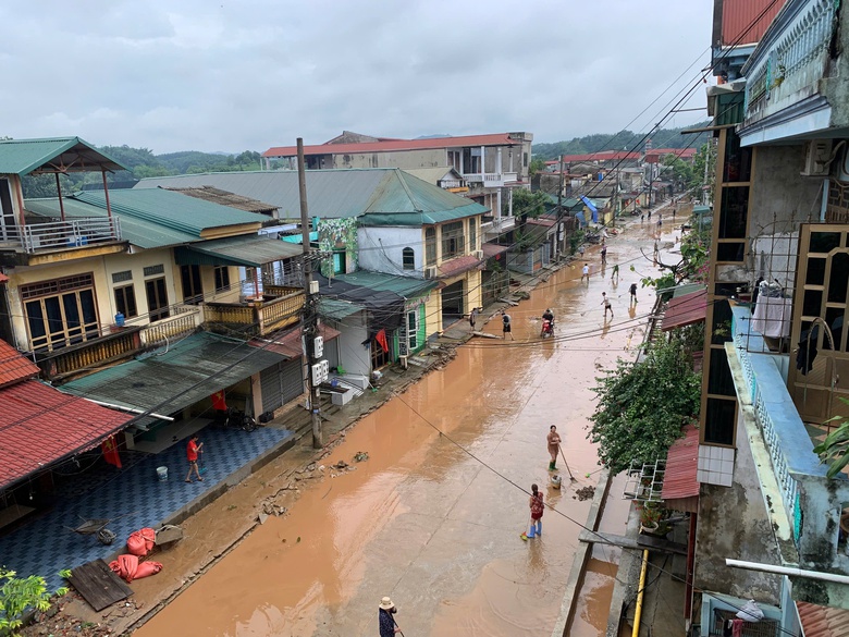 L&agrave;o Cai: Mưa lớn g&acirc;y sạt lở h&agrave;ng loạt, nhiều tuyến quốc lộ &aacute;ch tắc- Ảnh 4.