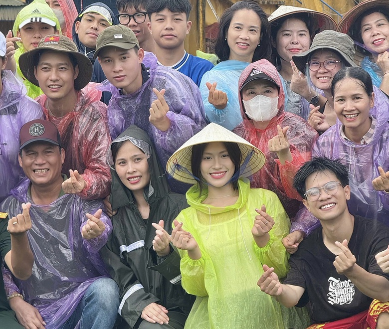 Hoa hậu người T&agrave;y h&oacute;a th&acirc;n c&ocirc; g&aacute;i V&acirc;n Kiều dẫn đầu khối 54 d&acirc;n tộc tại sơ duyệt diễu h&agrave;nh- Ảnh 3.