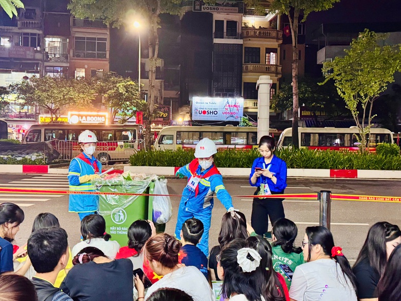 Những hình ảnh đẹp bên lề sơ duyệt diễu binh, diễu hành- Ảnh 10. Những hình ảnh đẹp bên lề sơ duyệt diễu binh, diễu hành- Ảnh 10.