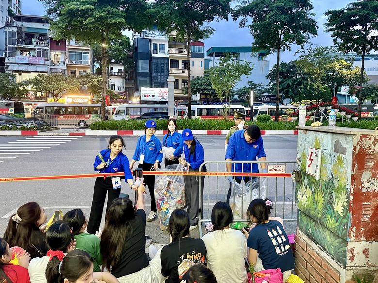 Những hình ảnh đẹp bên lề sơ duyệt diễu binh, diễu hành- Ảnh 8. Những hình ảnh đẹp bên lề sơ duyệt diễu binh, diễu hành- Ảnh 8.