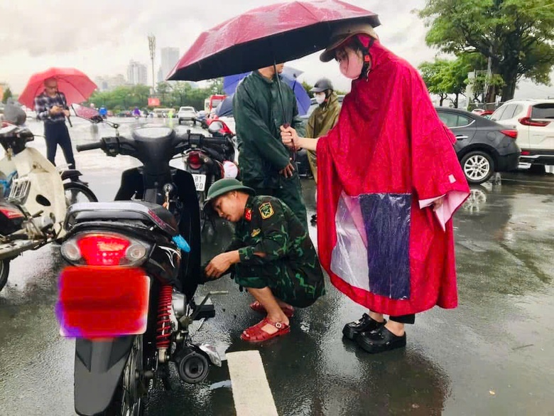 Những hình ảnh đẹp bên lề sơ duyệt diễu binh, diễu hành- Ảnh 12. Những hình ảnh đẹp bên lề sơ duyệt diễu binh, diễu hành- Ảnh 12.