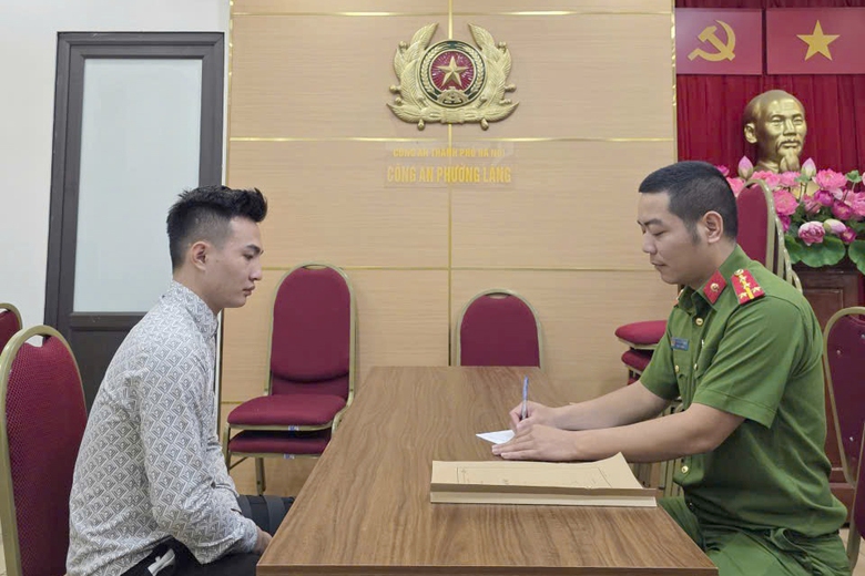 H&agrave; Nội: Tạm giữ một "ma men" t&ocirc;ng ng&atilde; cảnh s&aacute;t tại chốt bảo vệ lễ Quốc kh&aacute;nh 2/9- Ảnh 1.