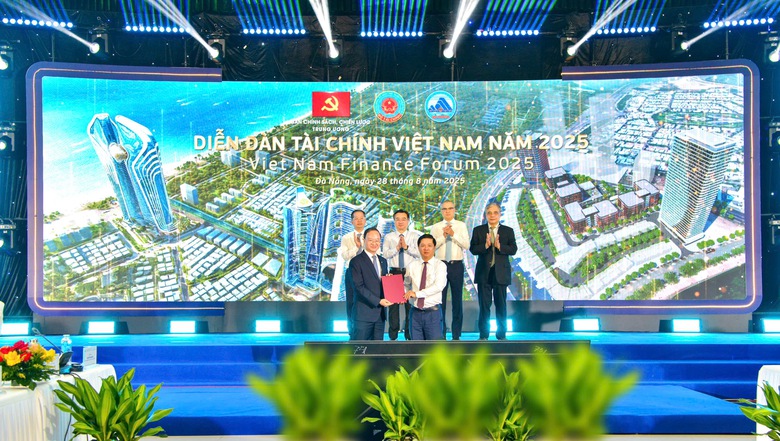 Vietcombank và Đà Nẵng hợp tác phát triển dịch vụ tại Trung tâm Tài chính Quốc tế Việt Nam- Ảnh 1. Vietcombank và Đà Nẵng hợp tác phát triển dịch vụ tại Trung tâm Tài chính Quốc tế Việt Nam- Ảnh 1.