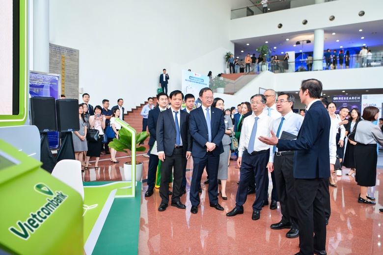 Vietcombank và Đà Nẵng hợp tác phát triển dịch vụ tại Trung tâm Tài chính Quốc tế Việt Nam- Ảnh 2. Vietcombank và Đà Nẵng hợp tác phát triển dịch vụ tại Trung tâm Tài chính Quốc tế Việt Nam- Ảnh 2.