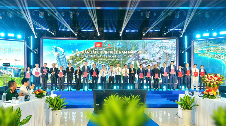 Vietcombank và Đà Nẵng hợp tác phát triển dịch vụ tại Trung tâm Tài chính Quốc tế Việt Nam- Ảnh 3. Vietcombank và Đà Nẵng hợp tác phát triển dịch vụ tại Trung tâm Tài chính Quốc tế Việt Nam- Ảnh 3.