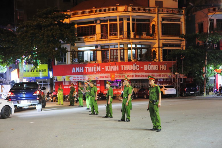 Lung linh sắc m&agrave;u c&aacute;c m&ocirc; h&igrave;nh đ&egrave;n trung thu ở Tuy&ecirc;n Quang- Ảnh 12.