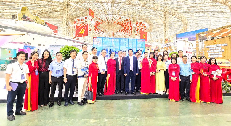 Triển lãm thành tựu 80 năm ngành Xây dựng thu hút giới trẻ tham quan- Ảnh 17. Triển lãm thành tựu 80 năm ngành Xây dựng thu hút giới trẻ tham quan- Ảnh 17.