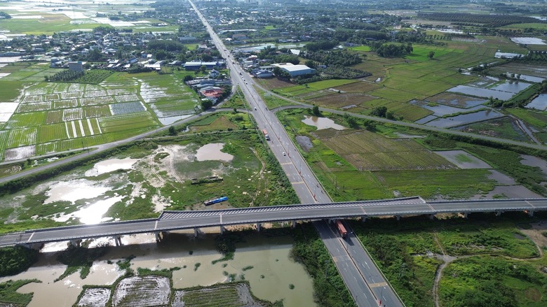 Đường Hồ Ch&iacute; Minh qua T&acirc;y Ninh: Vướng mặt bằng, vật liệu, nh&agrave; thầu như "ngồi tr&ecirc;n lửa"- Ảnh 1.