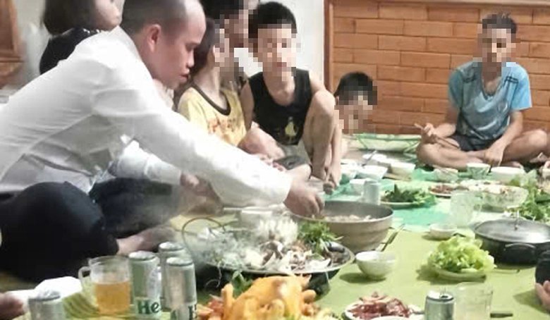 Đi mua xe m&aacute;y ph&acirc;n khối lớn, c&ocirc; g&aacute;i bị bạn trai bỏ lại cửa h&agrave;ng rồi đi xe mất h&uacute;t- Ảnh 2.