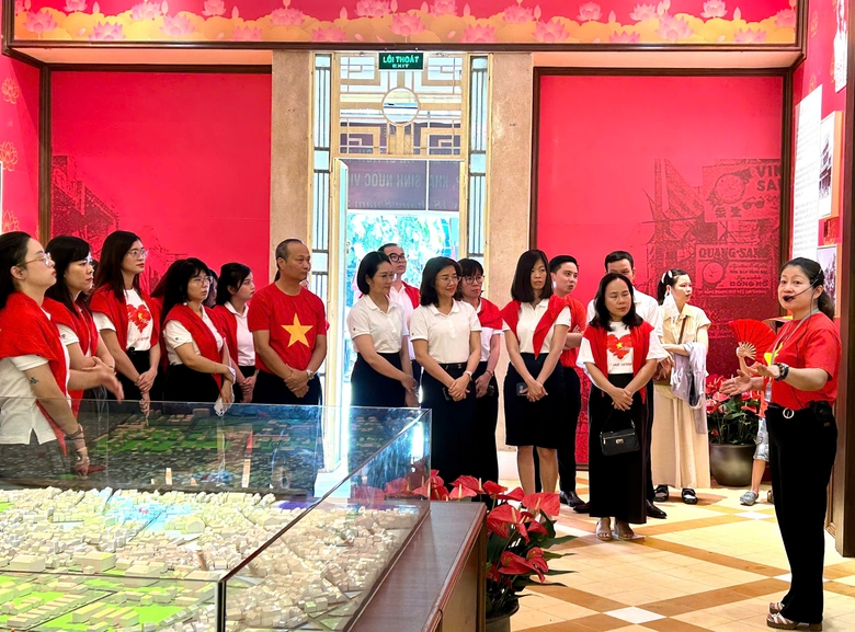 Nhiều "địa chỉ đỏ" tại H&agrave; Nội thu h&uacute;t kh&aacute;ch tham quan dịp Quốc kh&aacute;nh- Ảnh 11.