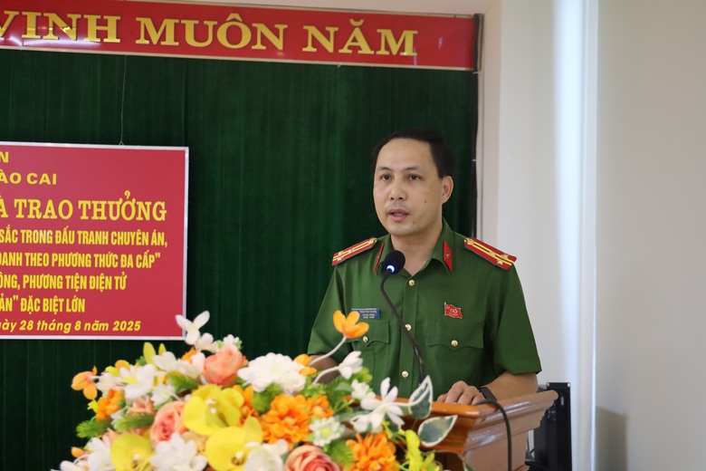 L&agrave;o Cai: Khen thưởng tập thể c&ocirc;ng an triệt ph&aacute; đường d&acirc;y lừa tiền ảo tr&ecirc;n 400 tỷ đồng- Ảnh 5.